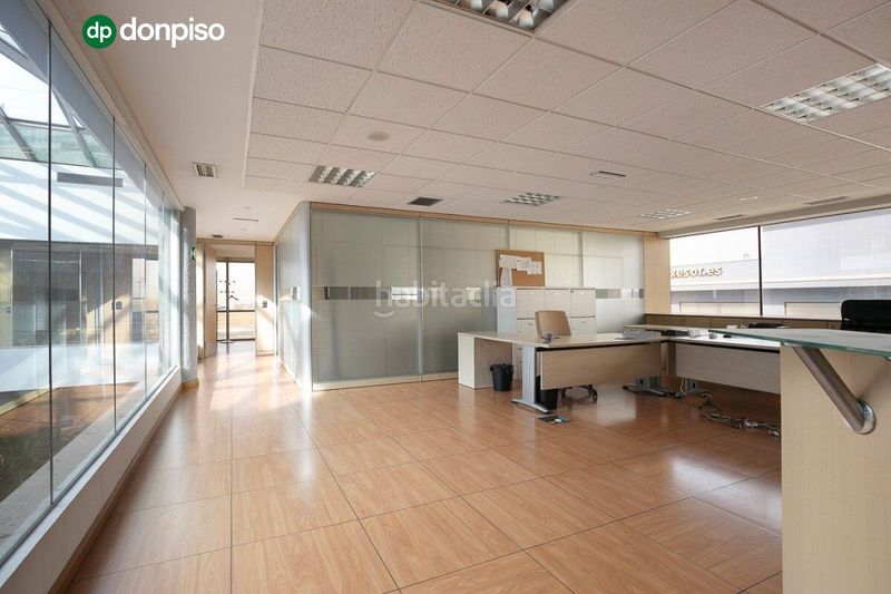 Foto eb9b342a-0f4a-4a7b-bdb5-01961dbd5248. Edifici a Campus de la Salud Armilla
