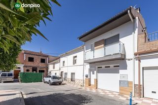 Casa adossada  Calle aurora. Casa adosada en venta en churriana de la vega . vivienda moderna