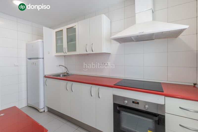 Foto f7ee2400-bbdc-4a4e-9046-853ddeb360d7. Pis amb aparcament a Atarfe