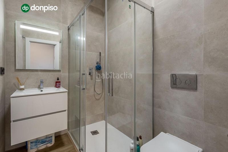 Foto 8165b541-1b34-4f32-a80f-404b85d4e2b9. Estudio  de reciente construcción con piscina, garaje y zonas comunes en Granada