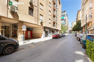 Aparcament cotxe  Calle calle pintor zuloaga. Cochera  trastero en calle pintor zuloaga