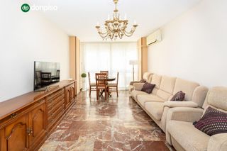 Etagenwohnung in Calle jose recuerda 2. Junto parque garcia lorca