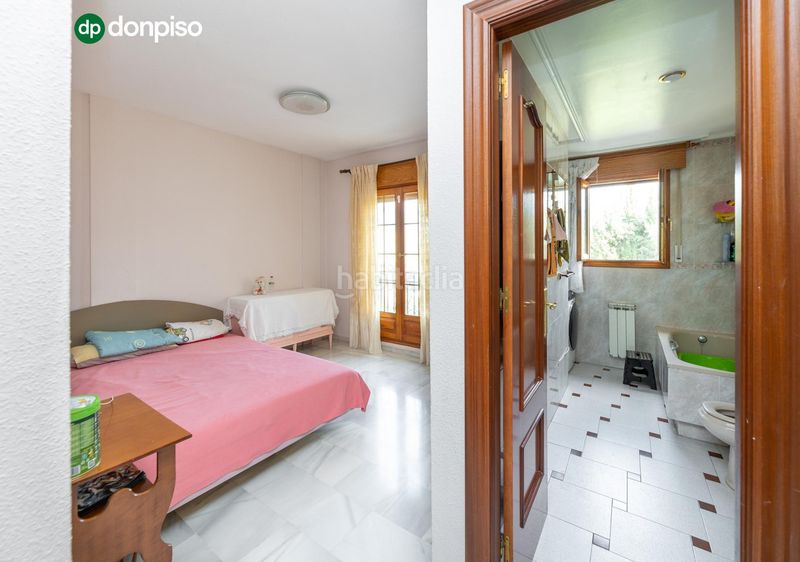 Foto ebc0fd2d-0311-42ba-bd00-b28e3abd29e4. Casa adossada amb piscina a Cájar
