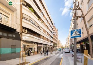 Pis a Calle calle tejeiro 21. Vivienda en zona centro  alhamar, con plaza de garaje y calefacc