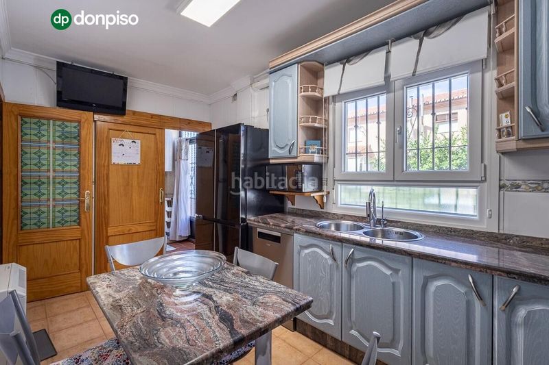 Foto 09fe21a6-f3d0-4f55-8594-63cd8b19e181. Casa adossada a calle de jerónimo de rueda 34 a Cúllar Vega