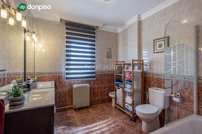 Foto 0c5292e8-5100-4a1a-a3d9-d1a1998404cc. Casa adossada a calle de jerónimo de rueda 34 a Cúllar Vega