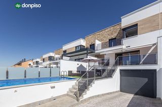 Xalet a Calle chimborazo 57. Vivienda de lujo en urbanización serrallo hills.