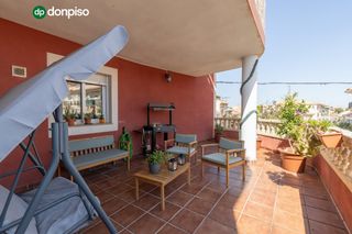Appartement à Avenida de virgen del rosario 30. Piso con terraza de 31 m2 y cochera en el centro de hijar