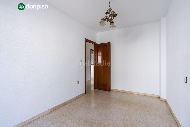 Foto 510bedc9-dcd0-41a9-9957-a92e913c388c. Semi detached house in calle del quijote 24 in Motril ciudad Motril