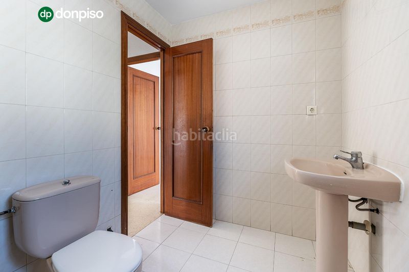 Foto c34b5144-8ce9-49ff-9819-d2d333398064. Semi detached house in calle del quijote 24 in Motril ciudad Motril