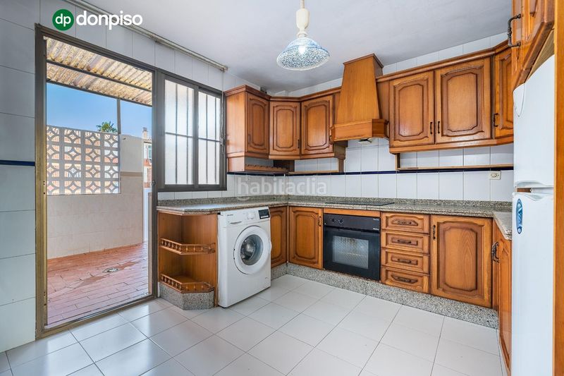 Foto e85b88be-b6e7-47bf-8950-2a670624279e. Semi detached house in calle del quijote 24 in Motril ciudad Motril