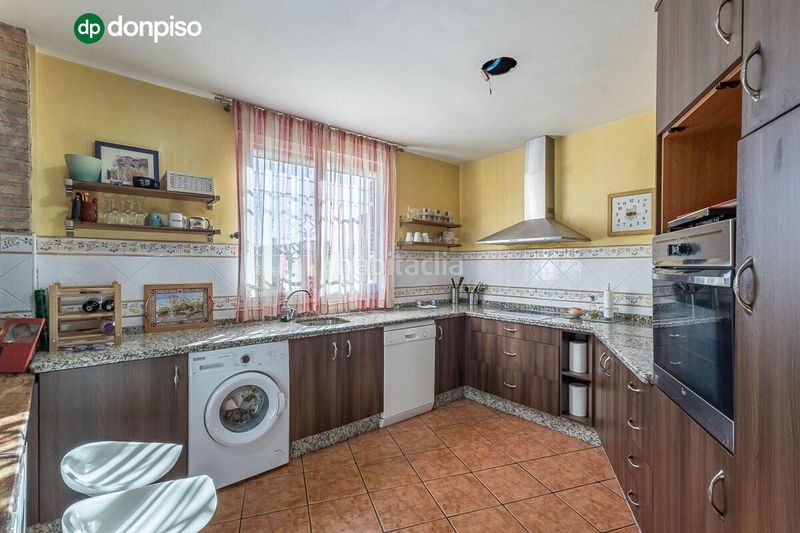 Foto d1b63570-7c13-4bb8-bf87-ec9c5d8c4550. Chalet in calle del arache 5 in Residencial Triana - Barrio Alto Gabias (Las)
