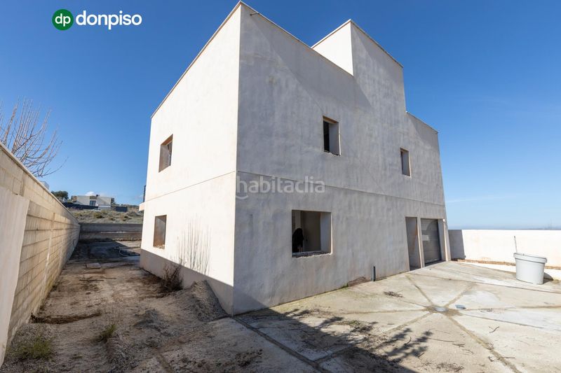 Foto 704d09ac-5476-4a20-9901-07522ba91d26. Chalet in calle puntal de las siete lagunas 18 in Dílar