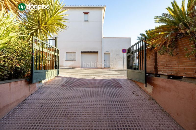 Foto a333e5b4-2479-46d2-97e8-4678a3b0fcc1. Casa adossada amb aparcament a Pulianas