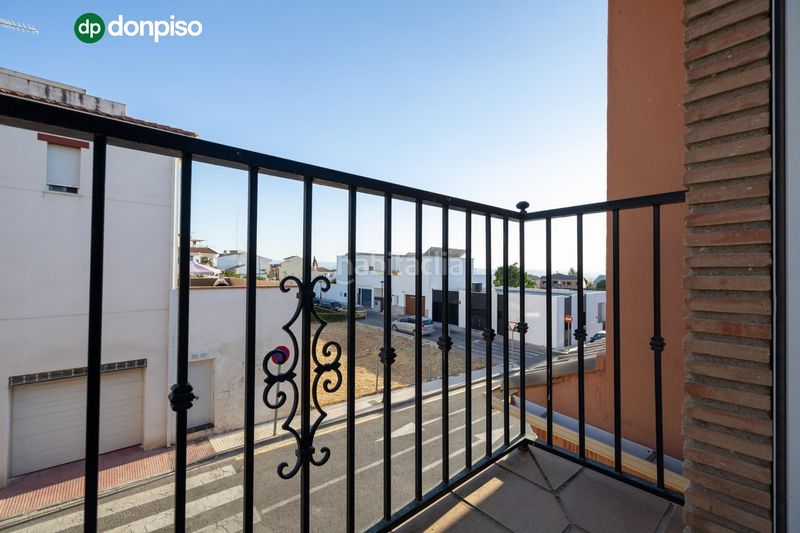 Foto f1e4d18e-4ef7-4921-94b6-bfbb9d21762e. Casa adossada amb aparcament a Pulianas