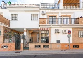 Casa a schiera in Calle calle violetas 51. Vive en el corazón de armilla 4 dormitorios, patio, terraza y ga