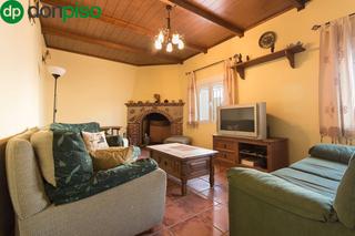 Casa  Calle alhambra. Aléjate del ruido y del estrés en esta maravillosa casa en plena