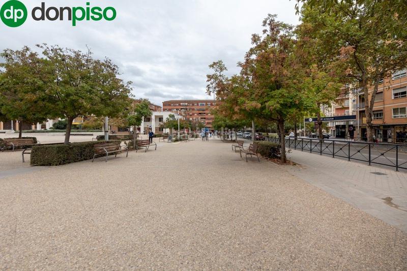 Foto 0a4fe3d2-aae8-4c9c-92fe-91cb8deaf9ac. Local commercial dans avenida avenida de madrid 21 dans Granada