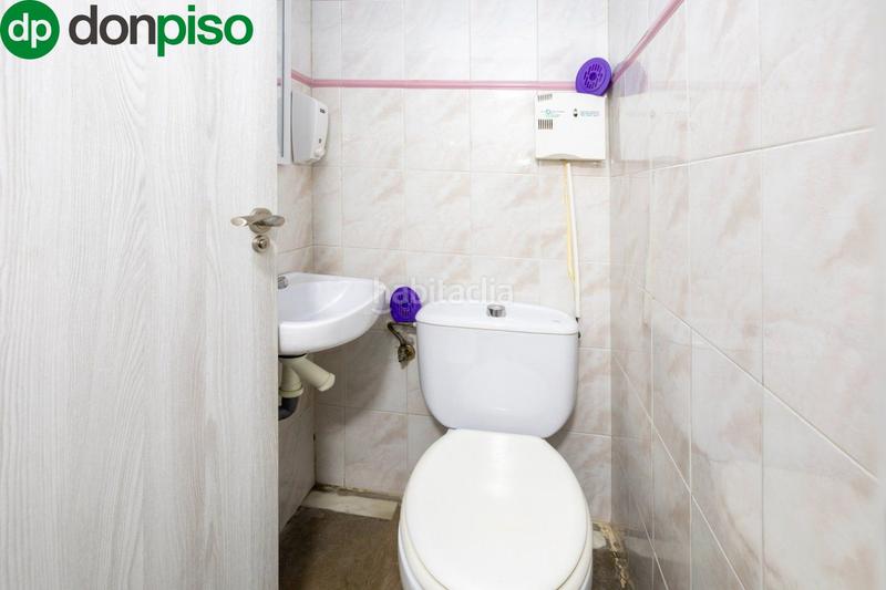 Foto f418c3c4-5469-4331-8033-b201f300ce56. Local commercial dans avenida avenida de madrid 21 dans Granada