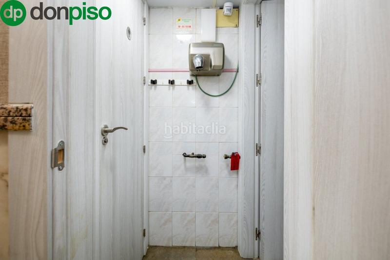 Foto f6effaad-4cc4-4ece-80ec-b996b4d6903d. Local commercial dans avenida avenida de madrid 21 dans Granada