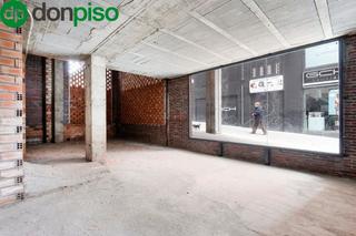 Local commercial  Plaza san lazaro. Oportunidad de inversión en local comercial al lado de constituc