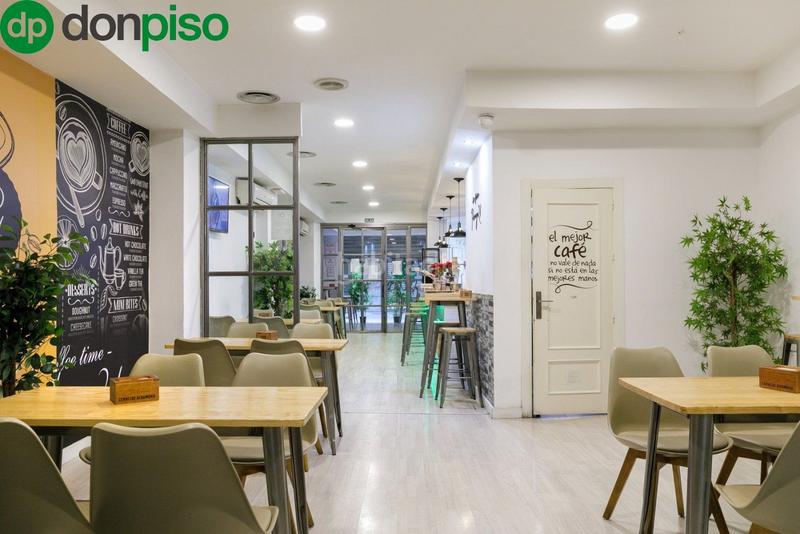 Foto 74d352f4-ef0b-4b2d-9b79-c4f2e2ce01d6. Local commercial dans Centro - Sagrario Granada