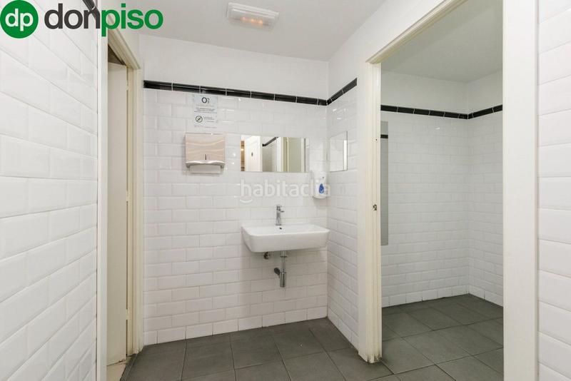 Foto a7c53a2d-bd6c-47d2-b25f-1b57a4836466. Local commercial dans Centro - Sagrario Granada