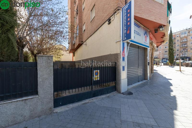Foto 5aa8a487-8db6-4ccd-8edd-049c6d7d7a5e. Local comercial  listo para entrar en los vergeles en Granada