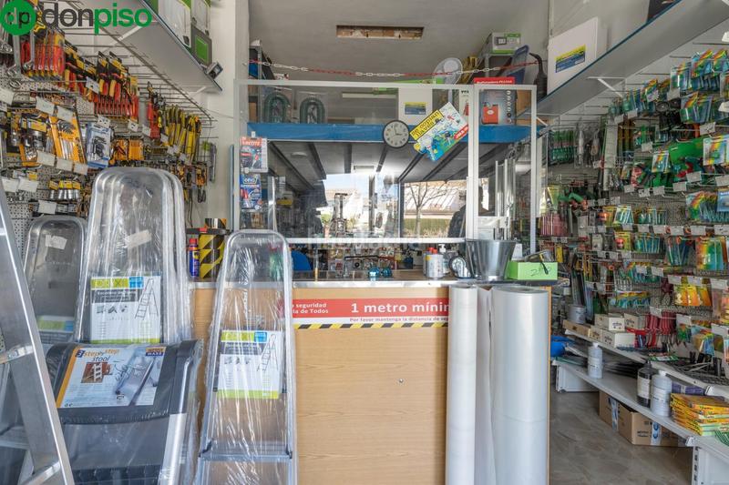 Foto b0e81fee-284d-4e51-a18a-61d41659e0c3. Local comercial  listo para entrar en los vergeles en Granada