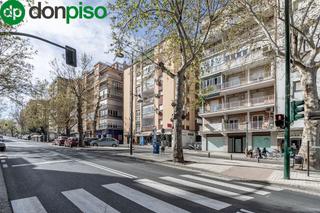 Locale commerciale  Avenida cervantes. Local en avenida cervantes
