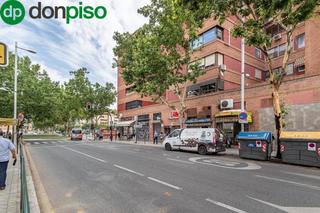 Local commercial  Avenida madrid. Ideal inversion para tu negocio en avenida de madrid !