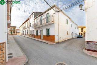 Casa  Calle cassinello. Doble encanto en ventas de huelma dos casas en una. descubre tu