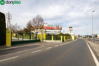 Masia  Calle carretera de madrid km 425. Gran casería en maracena, junto a la autovía.