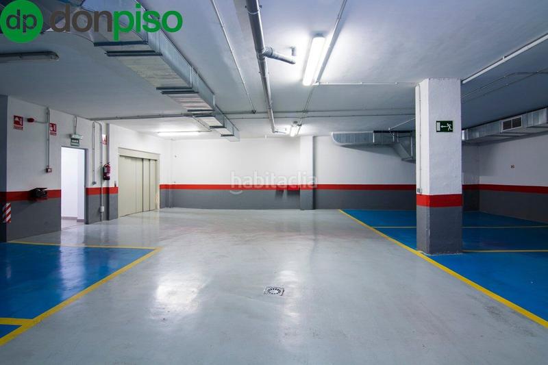 Foto 0159f2db-fa28-4b6d-8512-2a657abad2ae. Parking voiture dans Camino de Ronda Granada