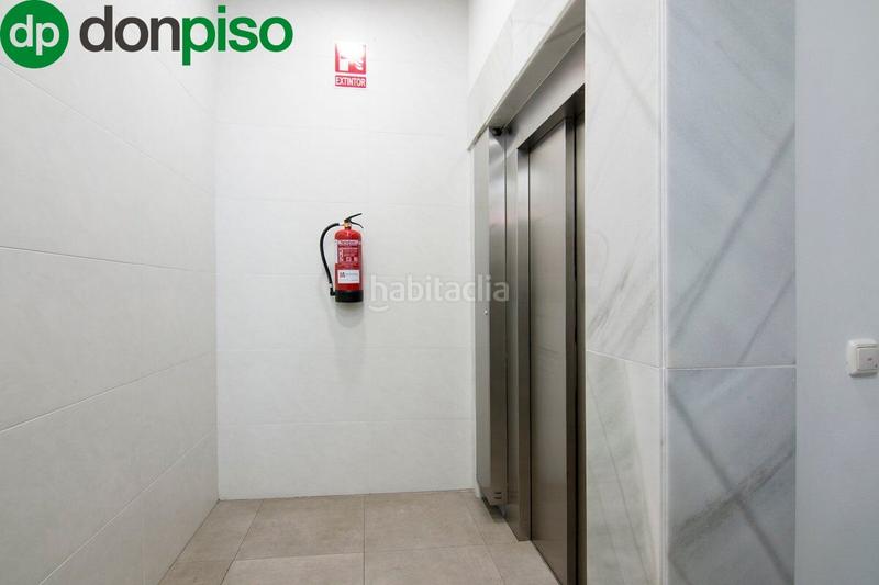 Foto a8b10d3d-8aca-4b20-9521-bd1fae1f4d25. Parking voiture dans Camino de Ronda Granada