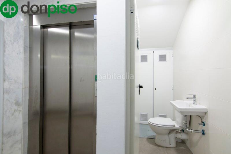 Foto ac09e338-4a33-4075-87b9-5e4777c19097. Parking voiture dans Camino de Ronda Granada