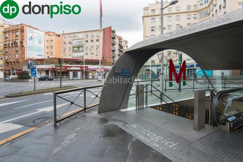 Foto fae762ea-31fa-43e2-b6d0-437565fb9176. Parking voiture dans Camino de Ronda Granada