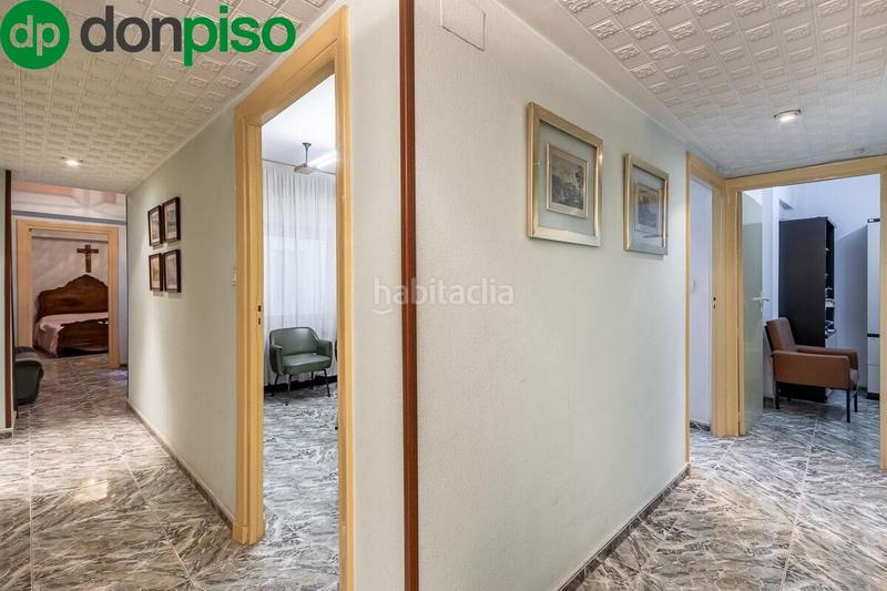 Foto 15ce2d58-a479-49a1-8347-3aa52f84435b. Piso magnífico piso de 200 m ubicado junto a plaza trinidad ideal para vivir o para invertir. en Granada