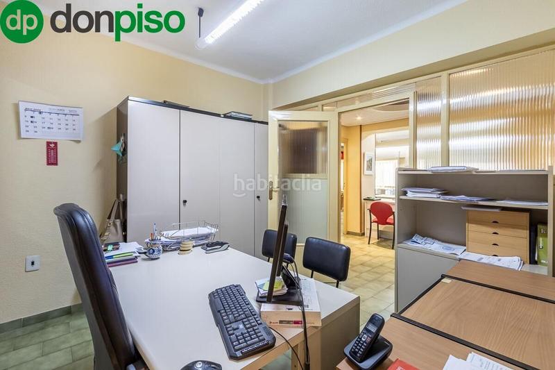 Foto 22973d8a-8daa-4dbd-a0b0-19398ab5e77b. Piso magnífico piso de 200 m ubicado junto a plaza trinidad ideal para vivir o para invertir. en Granada