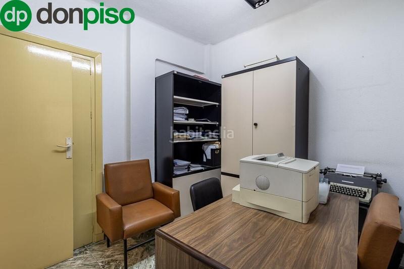 Foto 639223b6-d214-4779-aafd-a17803202f28. Piso magnífico piso de 200 m ubicado junto a plaza trinidad ideal para vivir o para invertir. en Granada