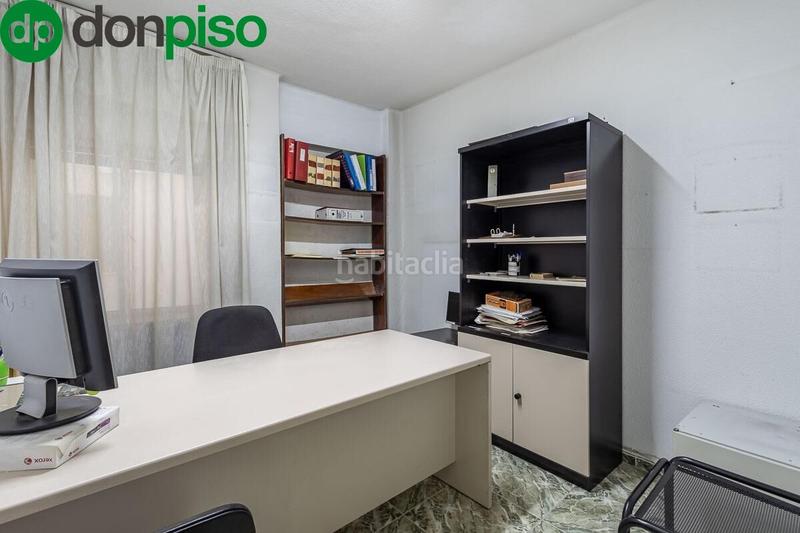 Foto 6aae9c64-d406-4dde-a57d-3756eec0b766. Piso magnífico piso de 200 m ubicado junto a plaza trinidad ideal para vivir o para invertir. en Granada