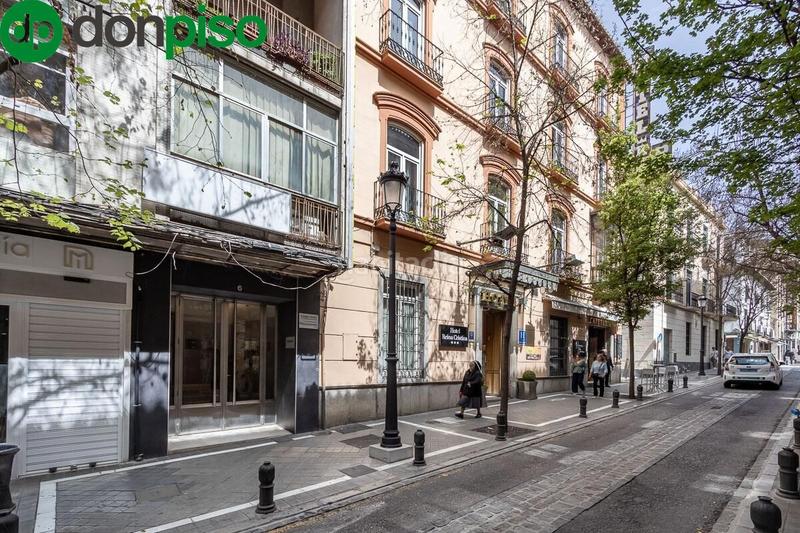 Foto 78d2bc4b-0854-40a0-988f-b43a469dbfed. Piso magnífico piso de 200 m ubicado junto a plaza trinidad ideal para vivir o para invertir. en Granada