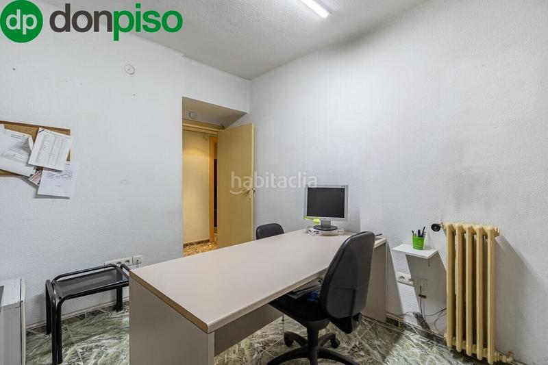 Foto 8cf6bf78-e300-4310-af54-96348d386bab. Piso magnífico piso de 200 m ubicado junto a plaza trinidad ideal para vivir o para invertir. en Granada