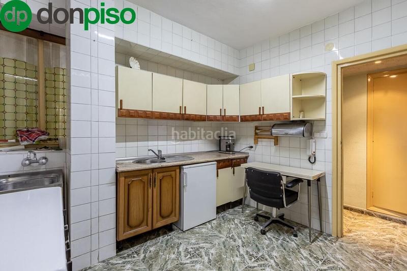 Foto 8e36690a-6a88-45e2-8466-61d64a33dcdb. Piso magnífico piso de 200 m ubicado junto a plaza trinidad ideal para vivir o para invertir. en Granada
