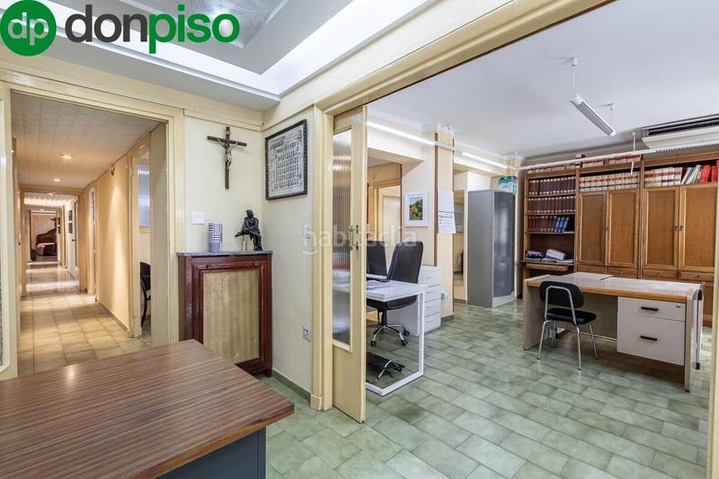 Foto 99c39f34-1338-403c-a2a7-ab7c30f8aebf. Piso magnífico piso de 200 m ubicado junto a plaza trinidad ideal para vivir o para invertir. en Granada