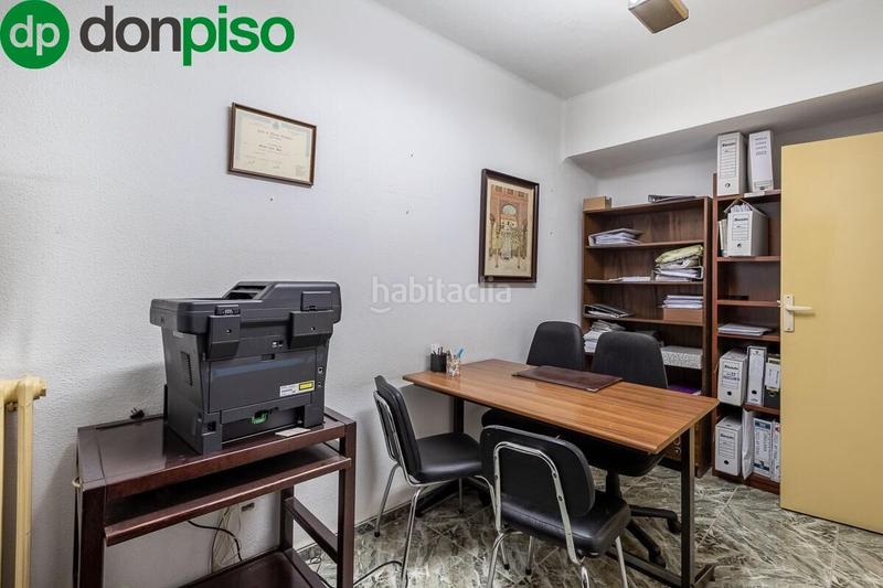 Foto a2b6ffb5-1435-42ee-a04e-f651518259be. Piso magnífico piso de 200 m ubicado junto a plaza trinidad ideal para vivir o para invertir. en Granada