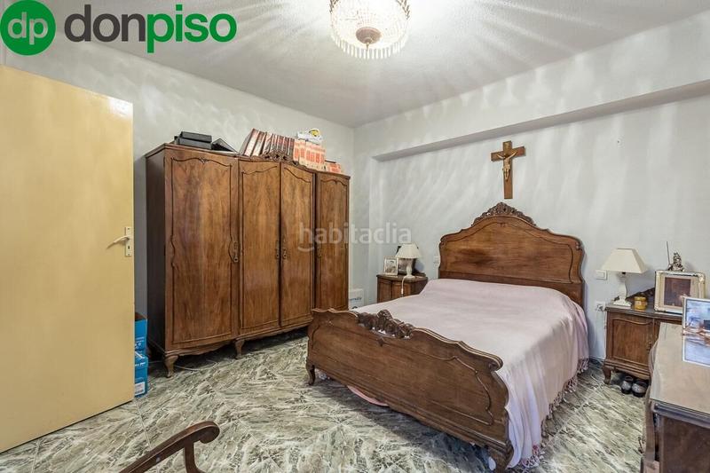 Foto e70d13aa-83b8-42ca-91db-ca84f7a2d23d. Piso magnífico piso de 200 m ubicado junto a plaza trinidad ideal para vivir o para invertir. en Granada