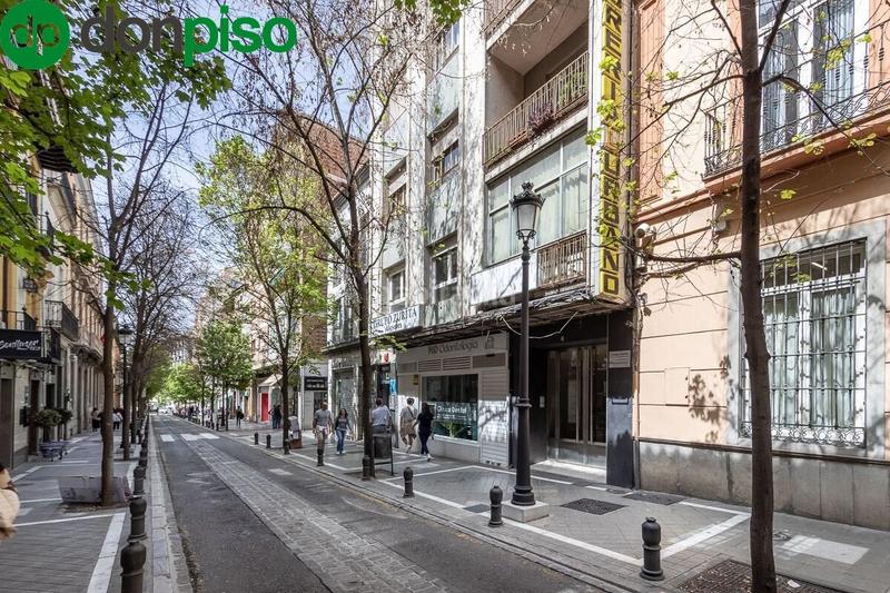 Foto f469ef0b-7411-4301-94d0-6d8d7b75f8fb. Piso magnífico piso de 200 m ubicado junto a plaza trinidad ideal para vivir o para invertir. en Granada