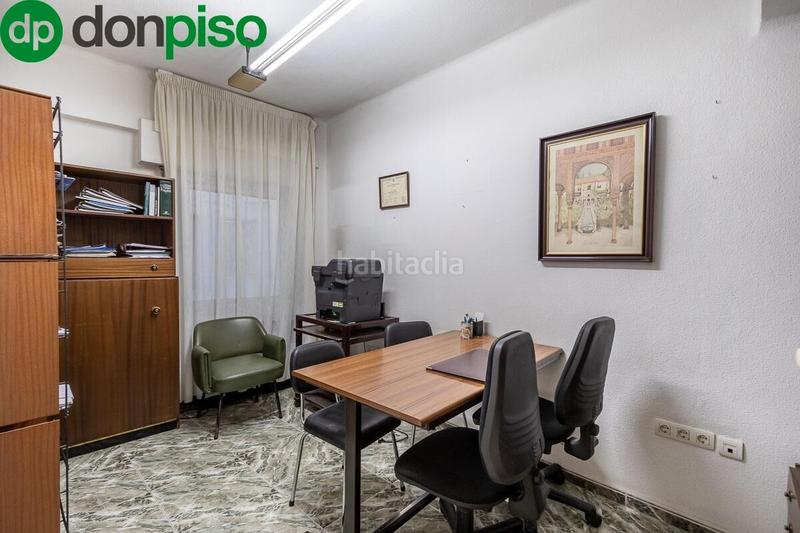 Foto f9329cec-6a40-48b7-a7fa-31d5429a8d82. Piso magnífico piso de 200 m ubicado junto a plaza trinidad ideal para vivir o para invertir. en Granada