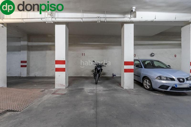 Foto 60ef94c4-d28d-4c84-b370-aa451fa078f1. Parking voiture dans Camino de Ronda Granada